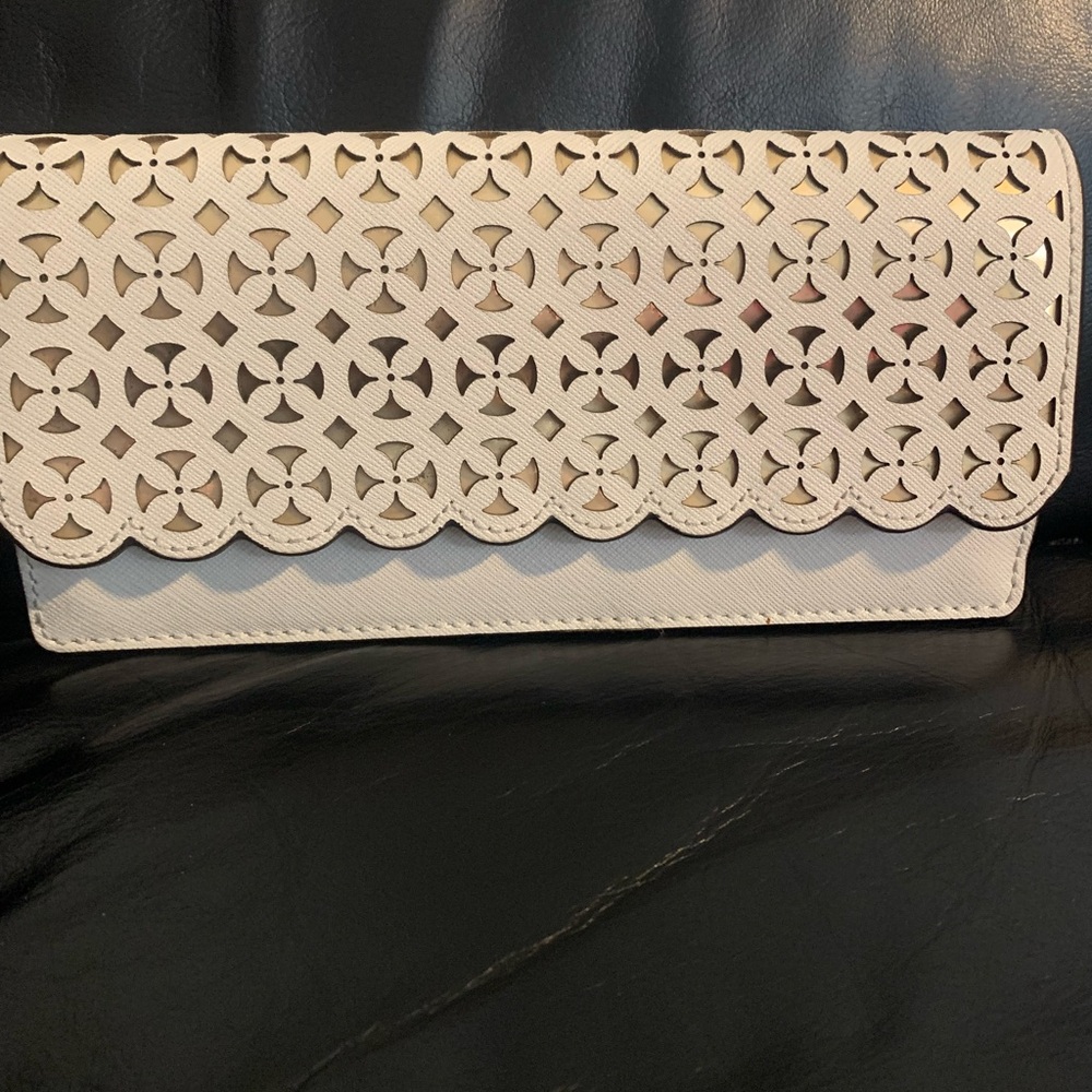 NWOT MICHAEL KORS DESI Optic White/Gold Flat Wallet Laser Cut